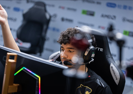 当门缝拉开 当门缝拉开